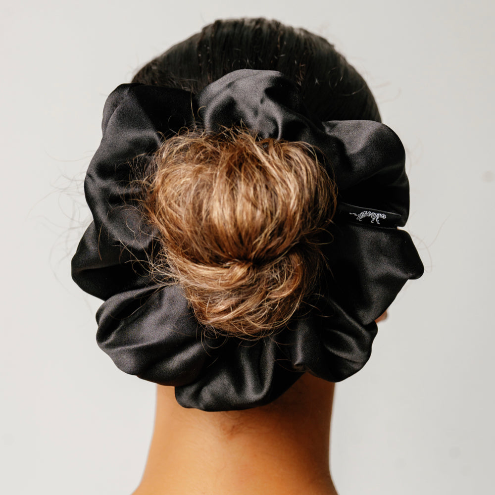 Oversized Soreia organic silk scrunchie in onyx black with 22 momme, soft and luxurious for gentle hair styling.
