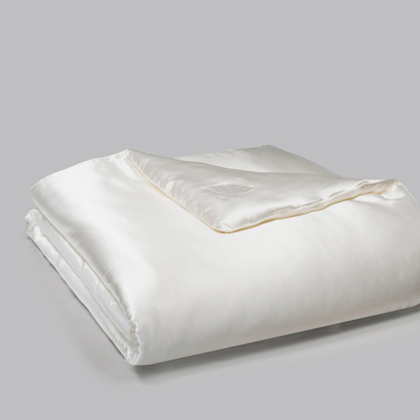 Soreia all season mulberry silk comforter with grade 6A silk fill and soft silk shell, designed for year-round comfort.