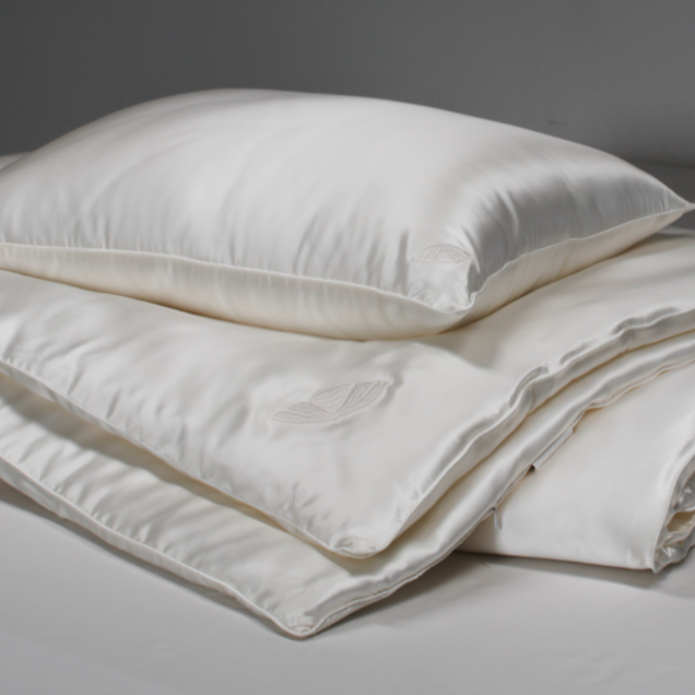 All season Mulberry silk comforter with Grade 6A silk fill from Soreia, showcasing its soft, luxurious fabric and cozy design.