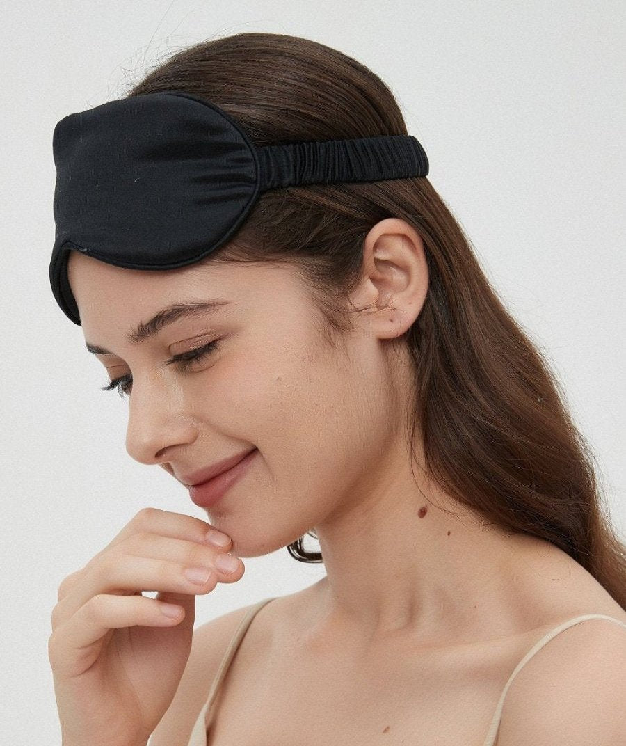 Perle Silk charmeuse silk sleep mask in noir, soft and luxurious eye mask for restful sleep.