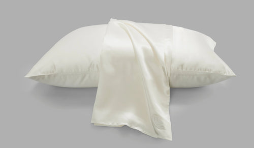 White Perle Silk beauty sleep silk pillowcase with subtle embroidery, made from luxurious mulberry silk for a comfortable night’s sleep.